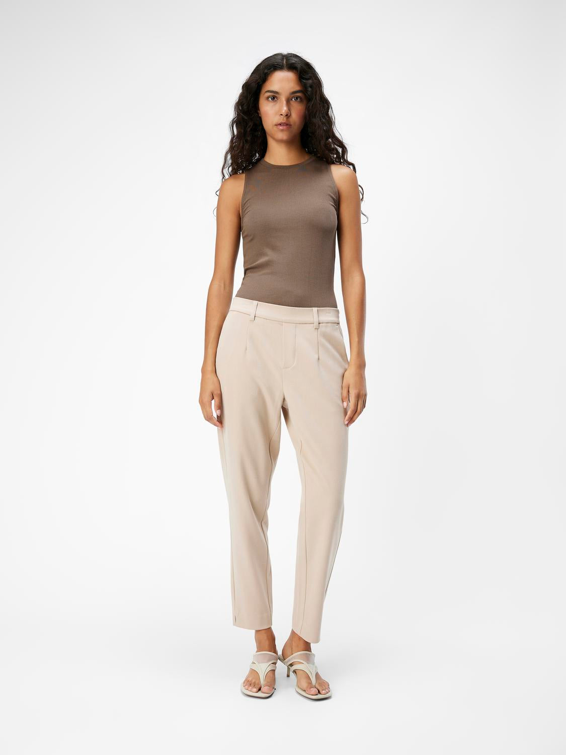 model_shot-front_full